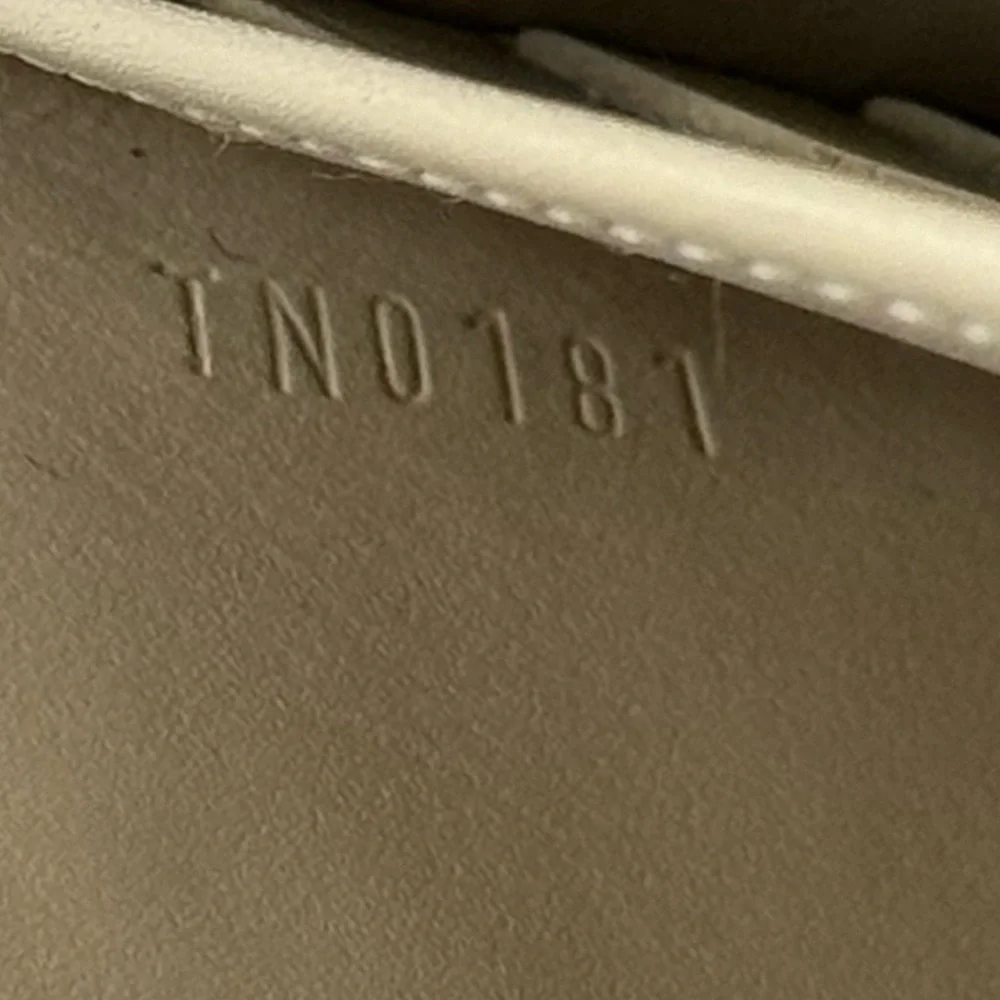 Louis Vuitton TN0181 2011 Vintage Vernis Patent Leather Sarah Wallet AUTHENTIC
